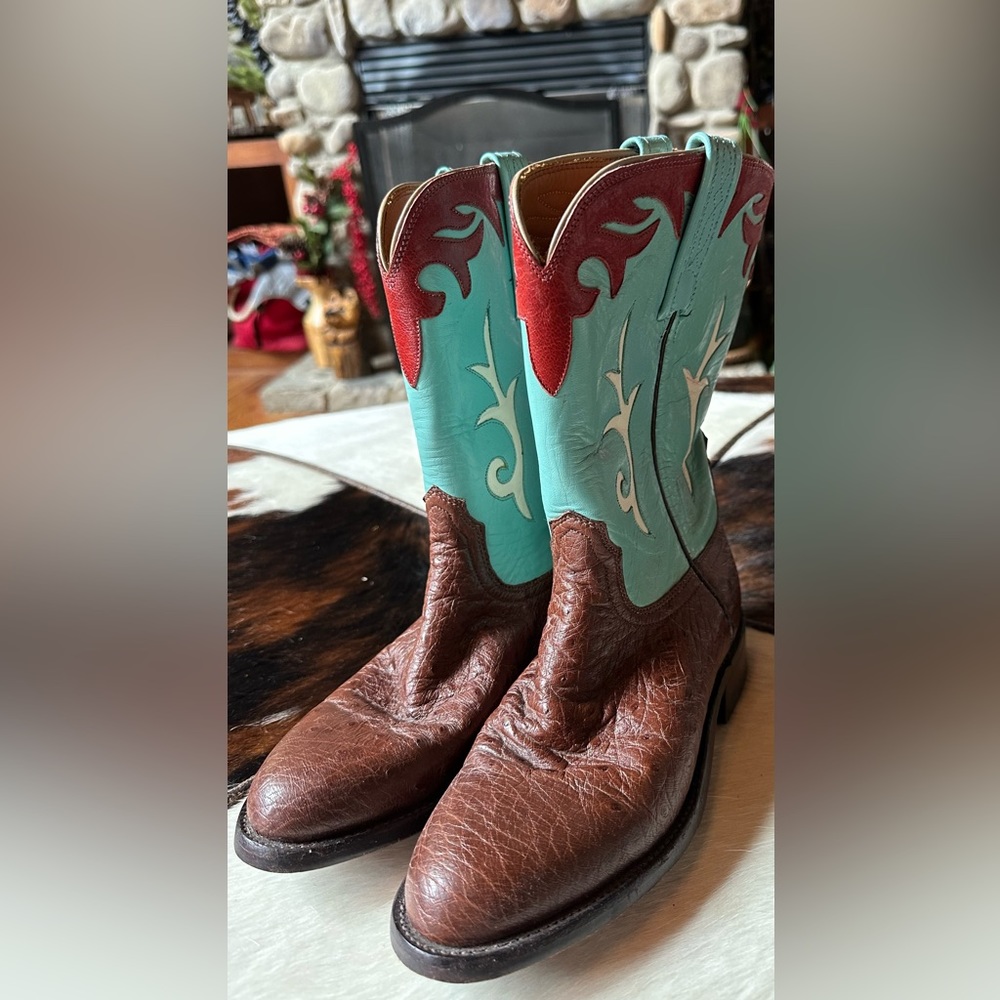 Beautiful Ostrich Lucchese boots.  Size 7.5.  Very comfortable.
